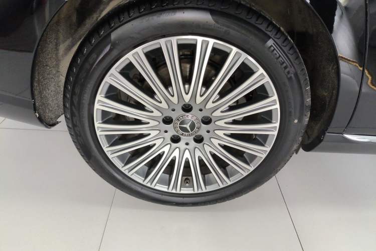 Used Mercedes-Benz E-Class 2023 Updated E 300 L Fashion Edition Right Rear Wheel Hub