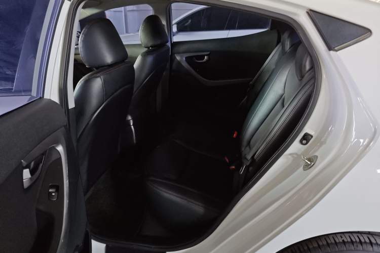 Used Hyundai Elantra (5th Generation / Langdong) 2016 1.6L Automatic Smart Version Left Rear Seat
