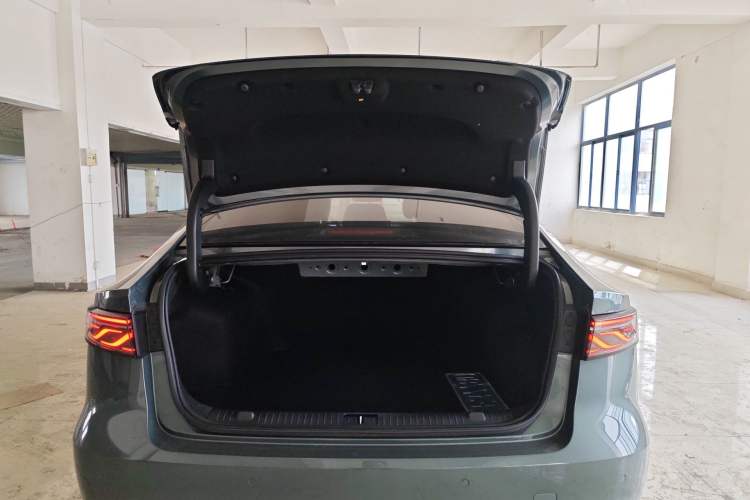 Used Chery Fengyun A8L 2025 1.5 TGDI 145 km Luxury Version Trunk