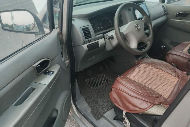 Used Dongfeng Shuaike 2011 1.6L Manual Commercial 5-Seater Driver Seat
