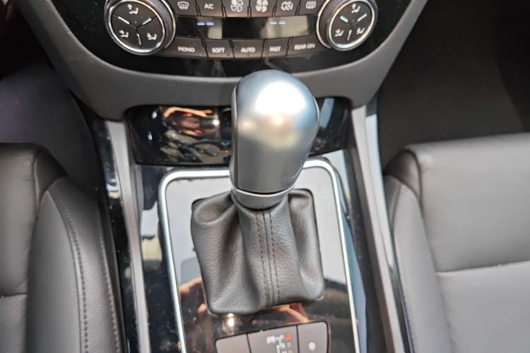 Used Peugeot 508 2013 2.0L 2nd Anniversary Edition Automatic Smart Enjoyment Version
