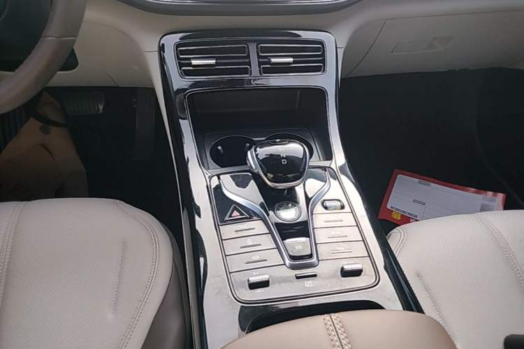 Used BYD Qin PLUS 2024 HONOR Edition DM-i 55KM Leading Model Gear Lever