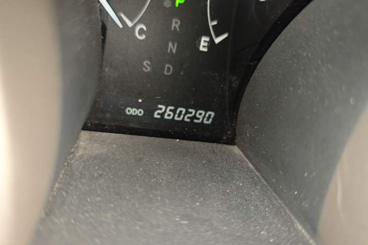 Used Toyota Highlander 2009 3.5L 4x4 7-Seater Luxury Edition Odometer Close Up