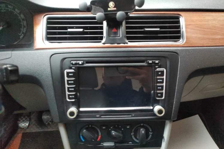 Used Skoda Rapid 2015 1.6L Manual Smart Selection Model
