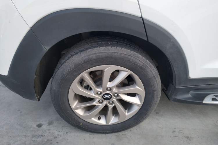 Used Hyundai Tucson 2015 1.6T Dual-Clutch Two-Wheel-Drive Smart Model Right Rear Wheel Hub