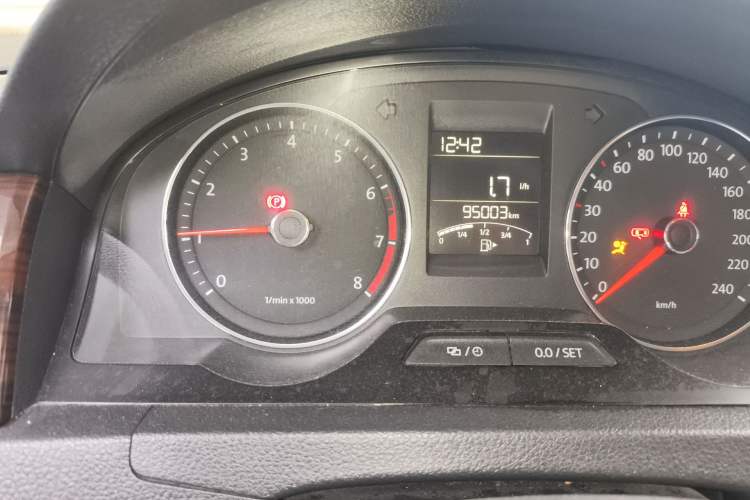 Used Volkswagen Santana 2013 1.6L Manual Luxury Edition Odometer Close Up