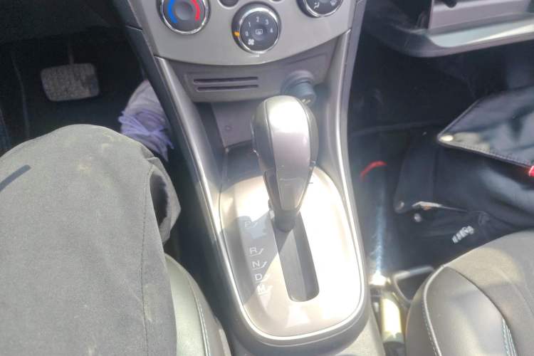 Used Chevrolet Trax 2016 1.4T Automatic Two-Wheel Drive Luxury Version Gear Lever