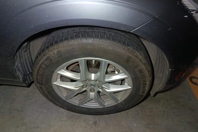 Used Volvo XC60 2020 T5 4x4 Zhiyi Luxury Edition Right Front Wheel Hub