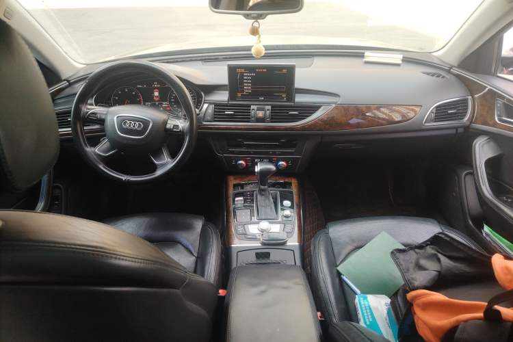 Used Audi A6L 2012 35 FSI Comfort Model Center Console