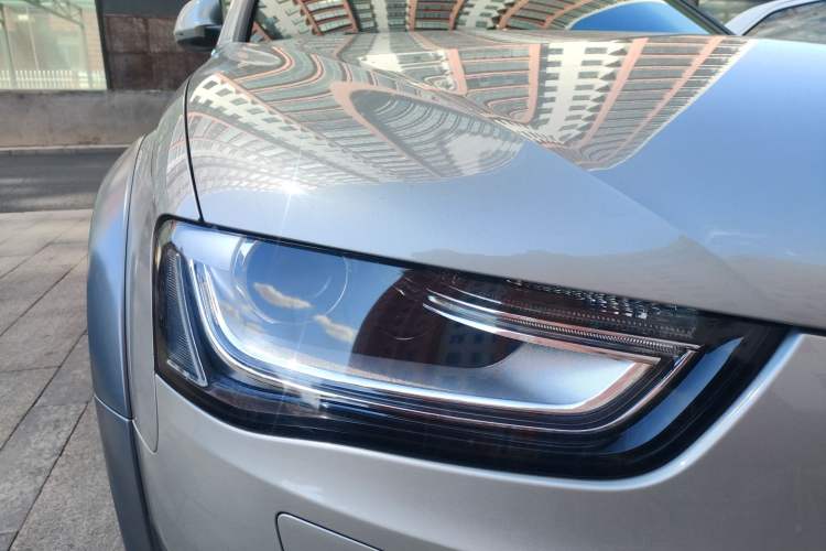 Used Audi A4 2014 40 TFSI allroad quattro plus version Right Front Headlight