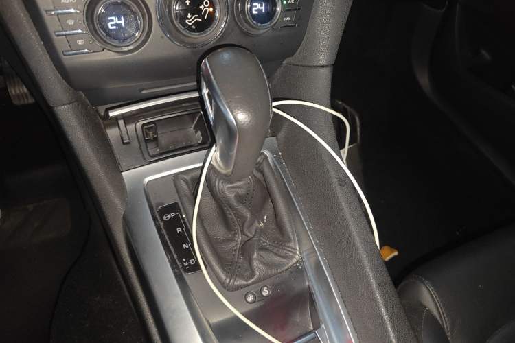 Used DS 6 2016 1.6T Luxury Edition THP160 Gear Lever