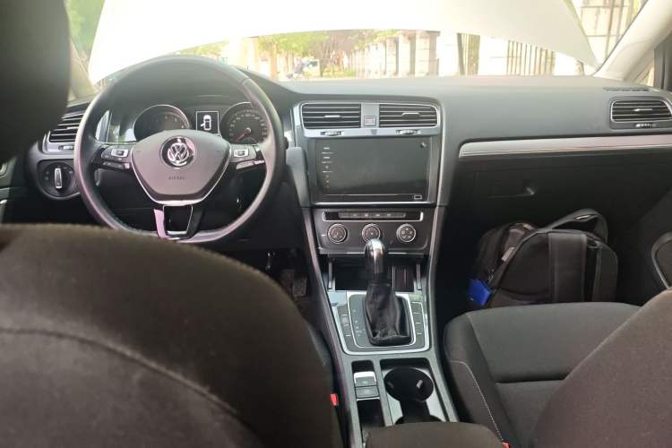 Used Volkswagen Golf 2020 200TSI DSG Comfortable and Ambitious Edition