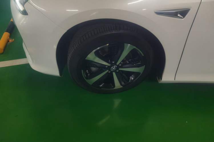 Used GAC Group Toyota iA5 2021 Luxury Edition Left Front Wheel Hub