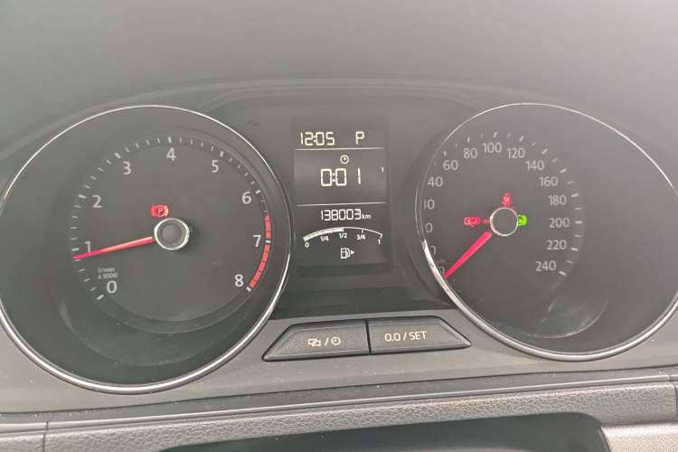 Used Volkswagen Lavida 2017 1.6L Automatic Comfort Edition Odometer Close Up