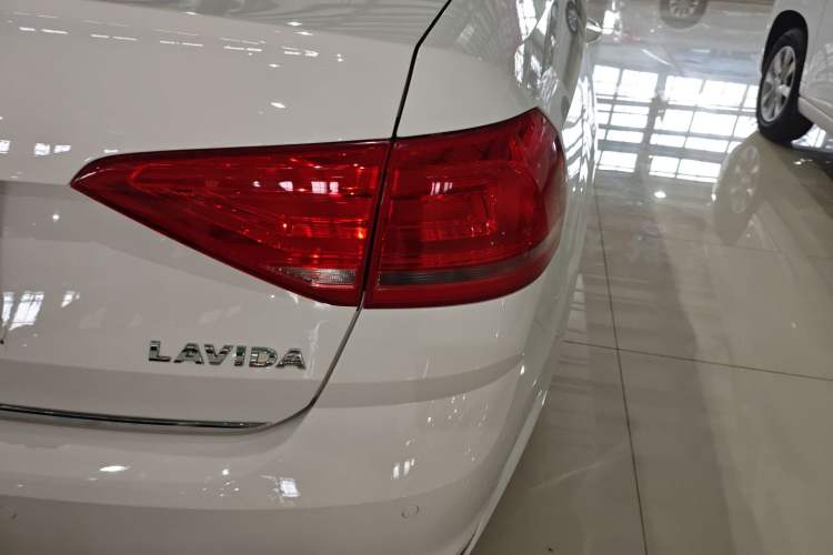 Used Volkswagen Lavida 2017 1.6L Automatic Comfort Edition Right Rear Taillight