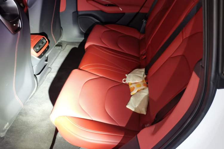 Used Xiaomi Auto SU7 2024 Rear-Drive Ultra-Long Range Advanced Pro-Level Intelligent Driving Version
