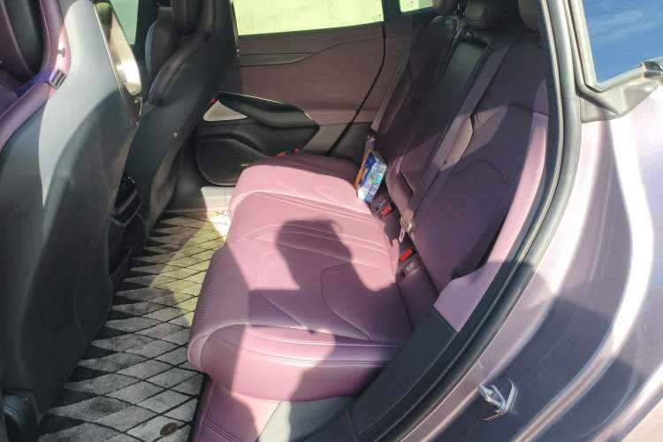 Used Xiaomi Auto SU7 2024 Four-Wheel Drive Ultra-Long Range Advanced Intelligent Driving Max Edition Interior 4