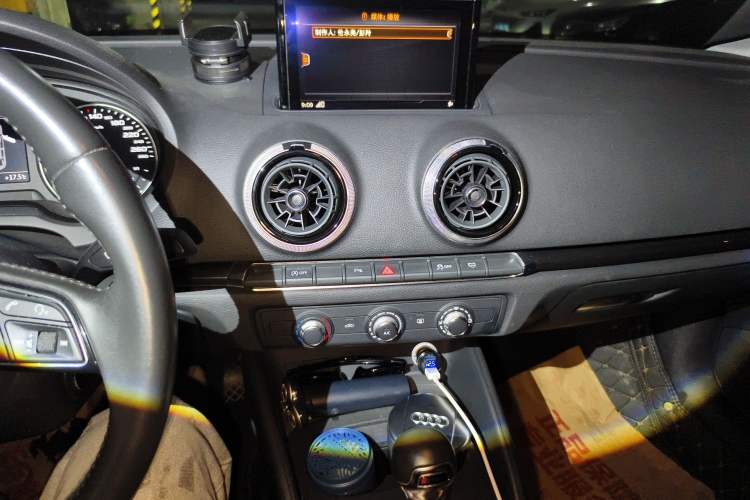 Used Audi A3 2019 Limousine 35 TFSI Fashion Edition China V standard Audio And AC Panel