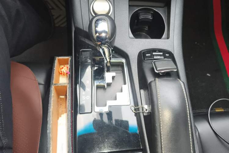 Used Lexus ES 2013 300h Elite Edition
