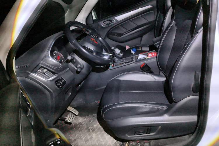 Used Roewe RX5 2016 20T Two-Wheel Drive Automatic Internet Smart Edition
