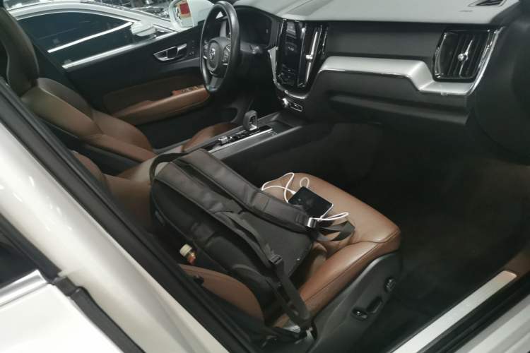 Used Volvo XC60 2022 B5 4x4 Zhiyi Luxury Edition
