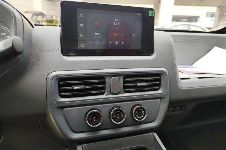 Used Wuling Yangguang 2024 300km Comfort Version with Sealed Windows 60kW