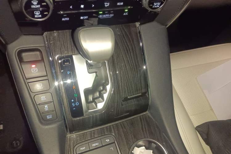 Used Lexus LM 2020 300h Seven-Seat Elegant Edition
