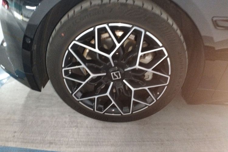 Used Zeekr 001 2026 95° All-Wheel-Drive Max Edition Exterior 4