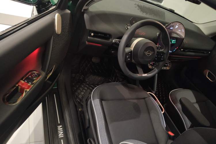 Used MINI Electric MINI COOPER 2024 456km COOPER E Classic Edition
