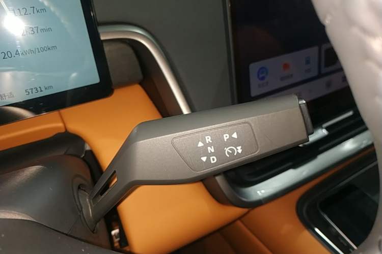 Used Dongfeng eπ eπ008 2026 Model Six-Seat Pure-Electric Family Edition Gear Lever