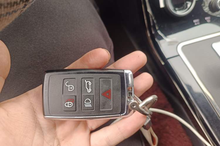 Used Land Rover Range Evoque 2020 249 PS R-DYNAMIC S First-Edition Sport Custom Edition
