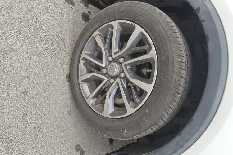 Used Baojun 730 2017 1.5T Manual Fashion Version 7 Seats China V Emission Standard Right Front Wheel Hub