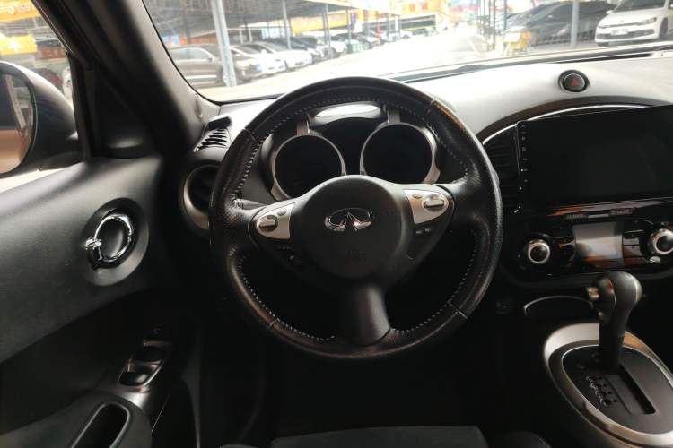 Used Infiniti ESQ 2014 1.6L Spontaneous Edition
