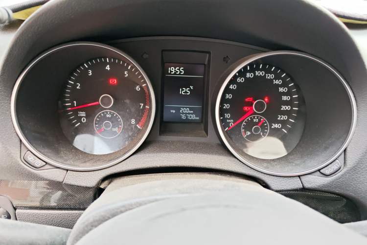 Used Volkswagen Golf 2012 1.4 TSI Manual Comfort Edition Odometer Close Up