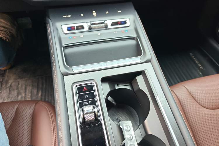 Used Lincoln Z 2025 2.0T Prestige Hybrid Edition