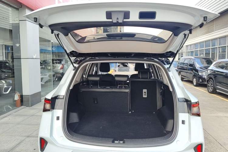 Used Wuling Asta 2022 2.0L DHT Electric-Speed Version