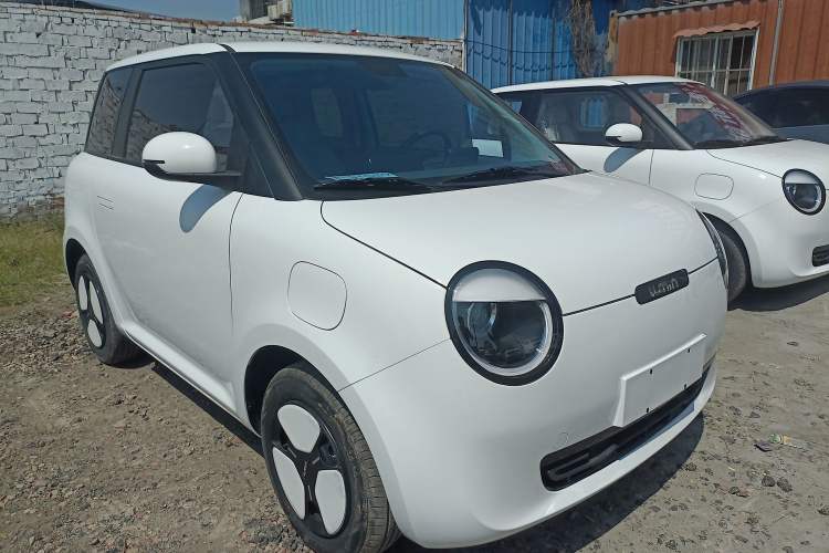 Used CHANGAN NEVO Lumin 2025 205 km Xiangqin Version Front Right 45 Deg