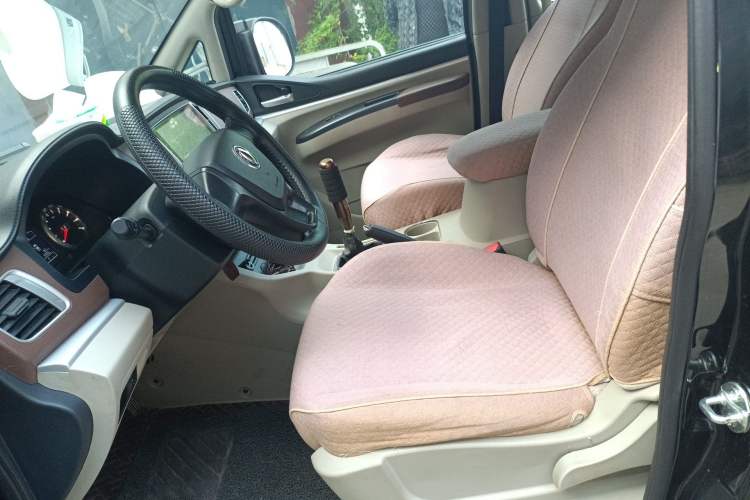 Used FORTHING Lingzhi 2020 M5L 1.6L Comfort Edition 7-Seater Left Front Seat