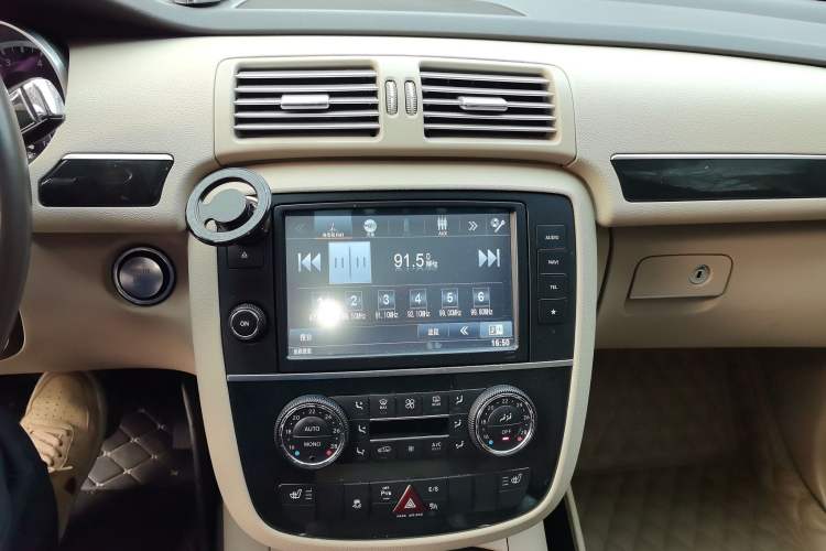 Used Mercedes-Benz R-Class 2015 R 400 4MATIC Luxury Model
