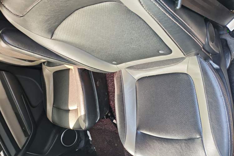 Used HYOSOW H3 2015 1.5L manual luxury version Left Rear Seat