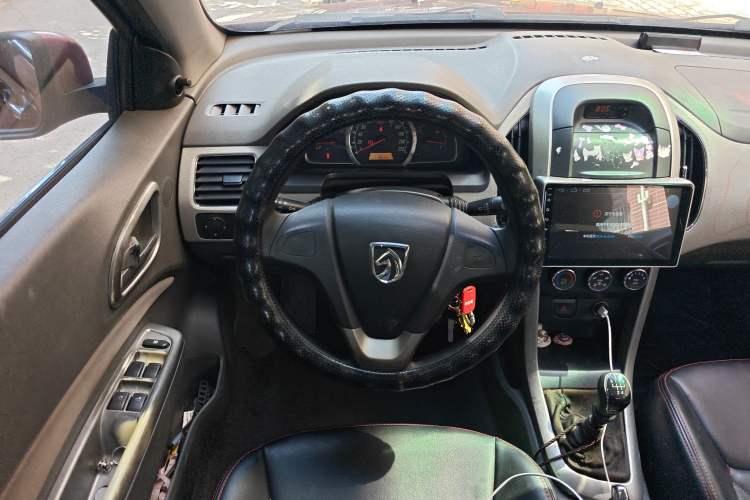 Used Baojun 630 2011 1.5L manual standard version