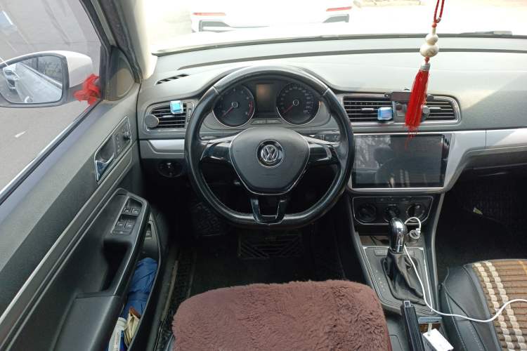 Used Volkswagen Lavida 2015 1.6L Automatic Comfort Edition
