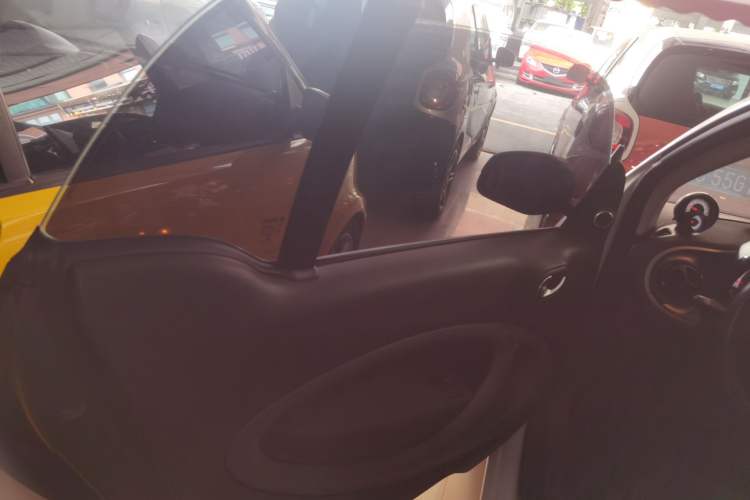 Used smart fortwo 2017 1.0L 52kW New Sound Special Edition China V Emission Standard
