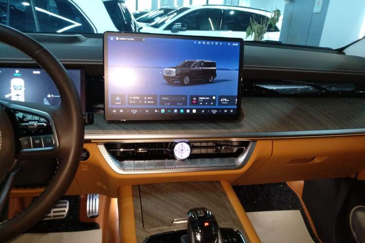 Used Tank 500 New Energy 2025 Hi4-Z Audio And AC Panel