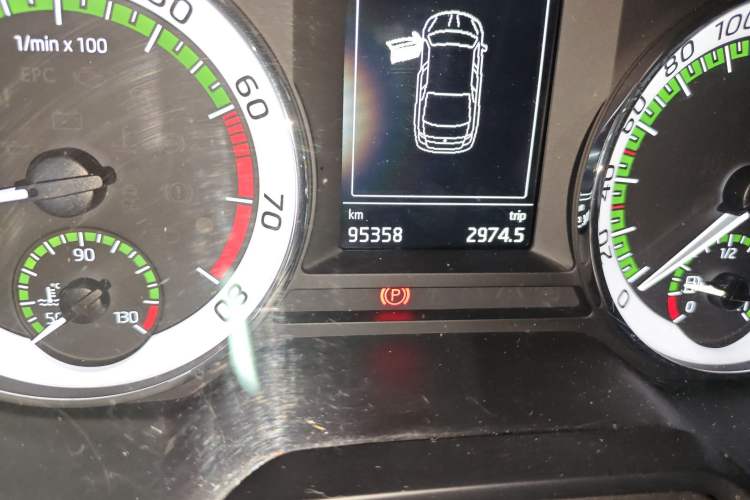 Used Skoda Octavia 2018 1.6L Automatic Luxury Edition Odometer Close Up