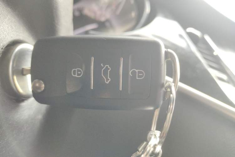 Used Buick Verano 2017 Sedan 20T Dual-Clutch Leading Model Vehicle Key