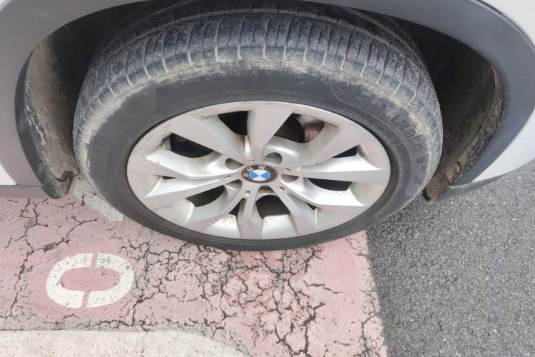 Used BMW X1 2013 sDrive18i Fashion Model Right Front Wheel Hub