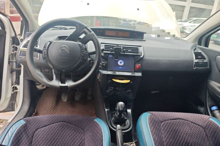 Used Citroen C-Quatre 2013 1.6L Manual Prestige CNG Model Center Console