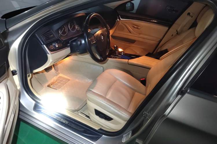 Used BMW 5 Series 2013 530Li Leading Model
