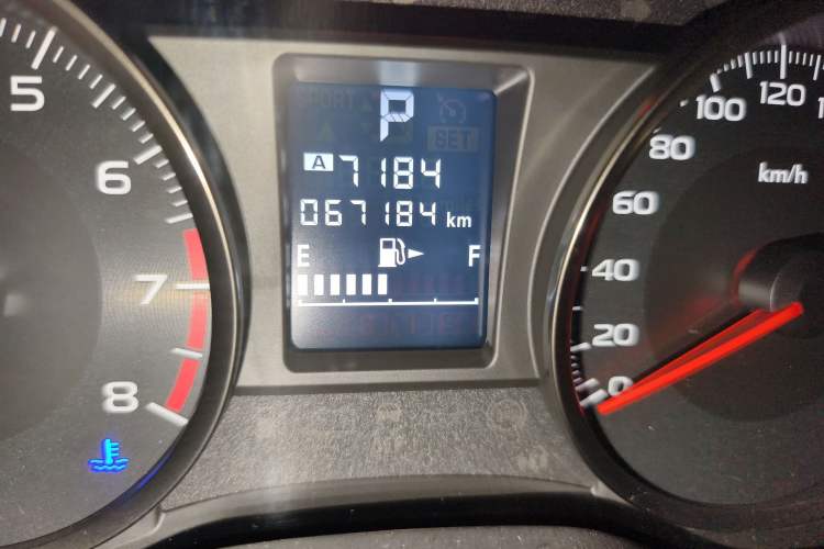 Used Subaru XV 2014 2.0i Comfort Edition Odometer Close Up